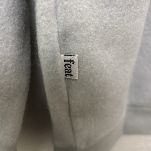 Feat Women’s Crew Neck Sweatshirt Light Gray Small New - Picture 4 of 7